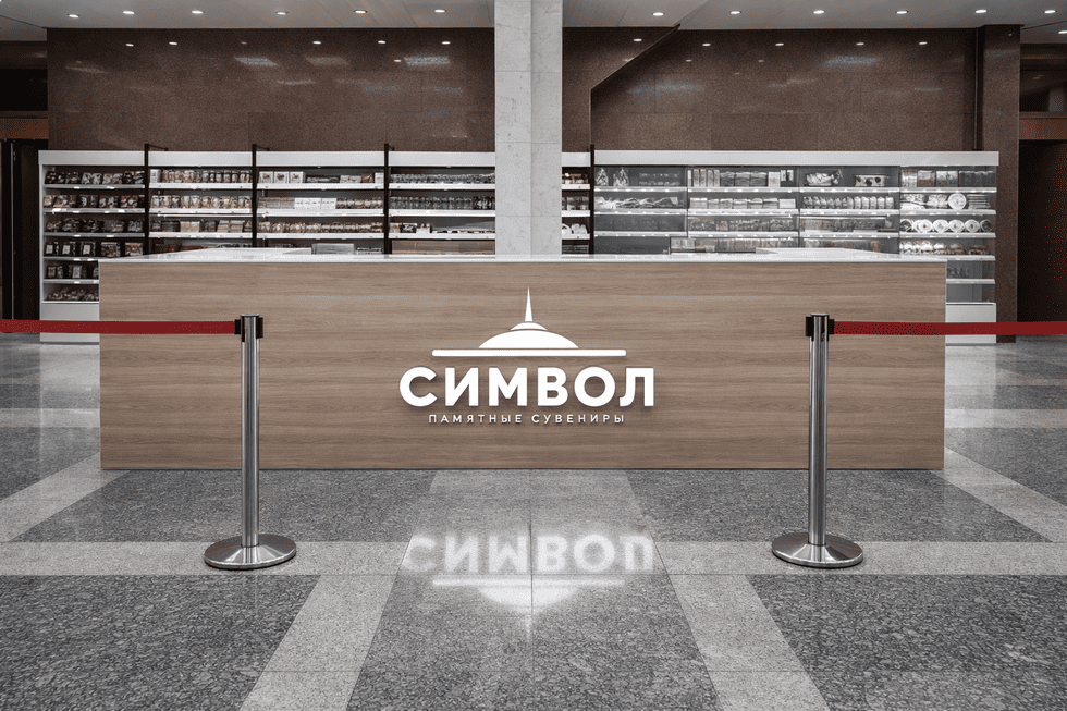 Оформление островка в ТЦ: вывеска и логотип на стойку для привлечения покупателей