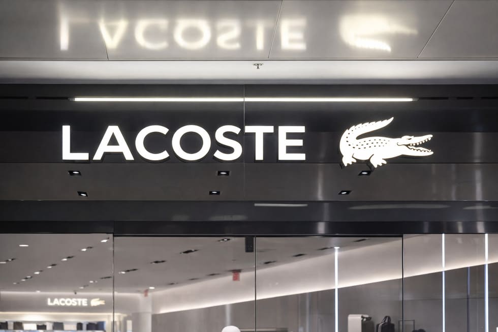 Вывеска для магазина в ТЦ: какие варианты лучше для люкс-брендов