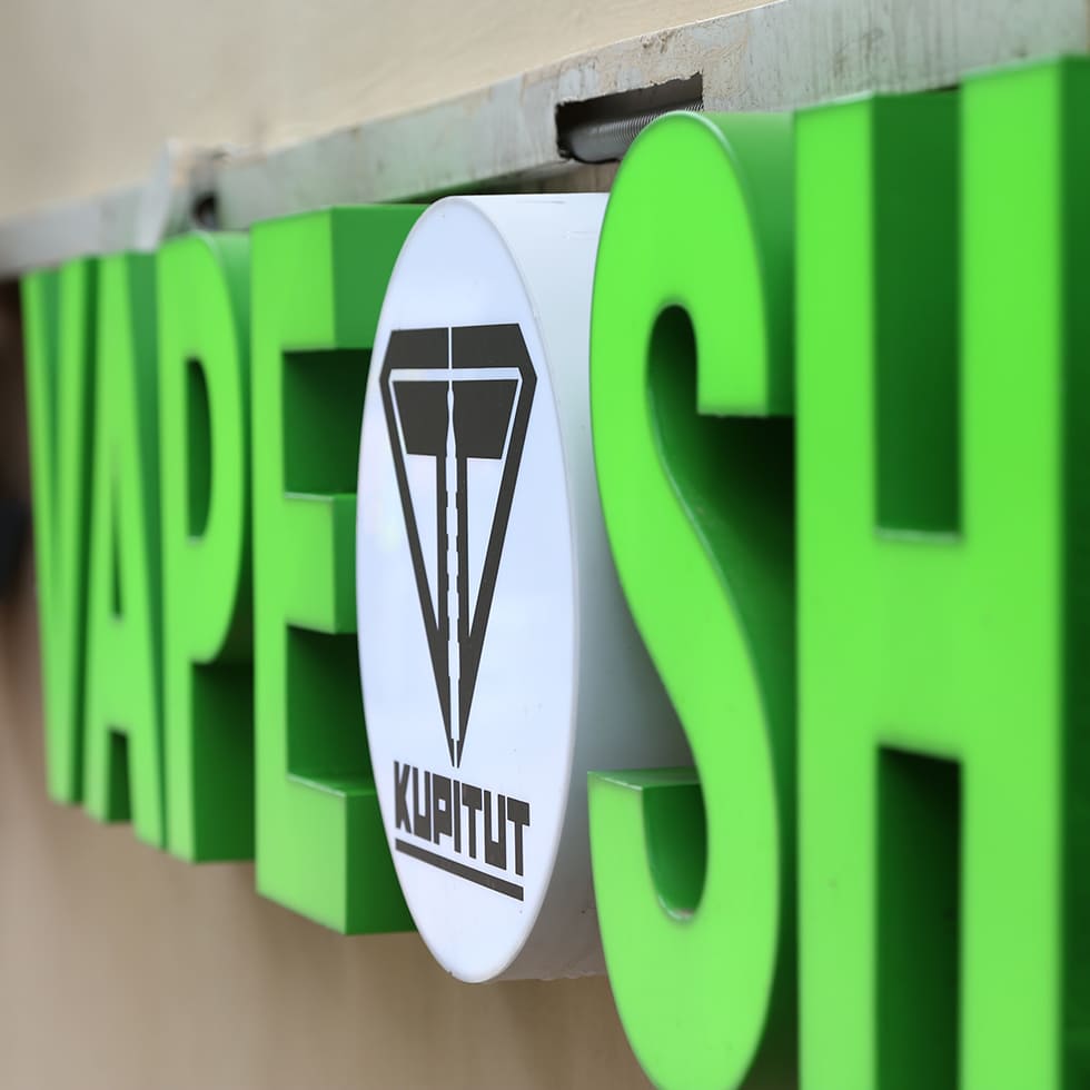 Наружная реклама для сети VAPE-магазинов KUPITUT в Москве