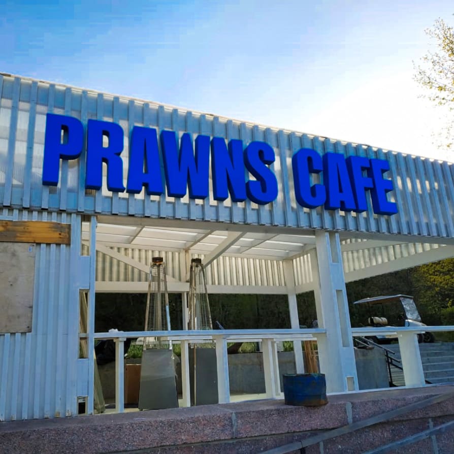 Объемные буквы PRAWNS CAFE