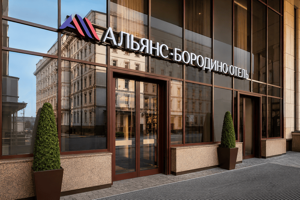 Вывеска для отеля: как оформить входную группу световыми объёмными буквами