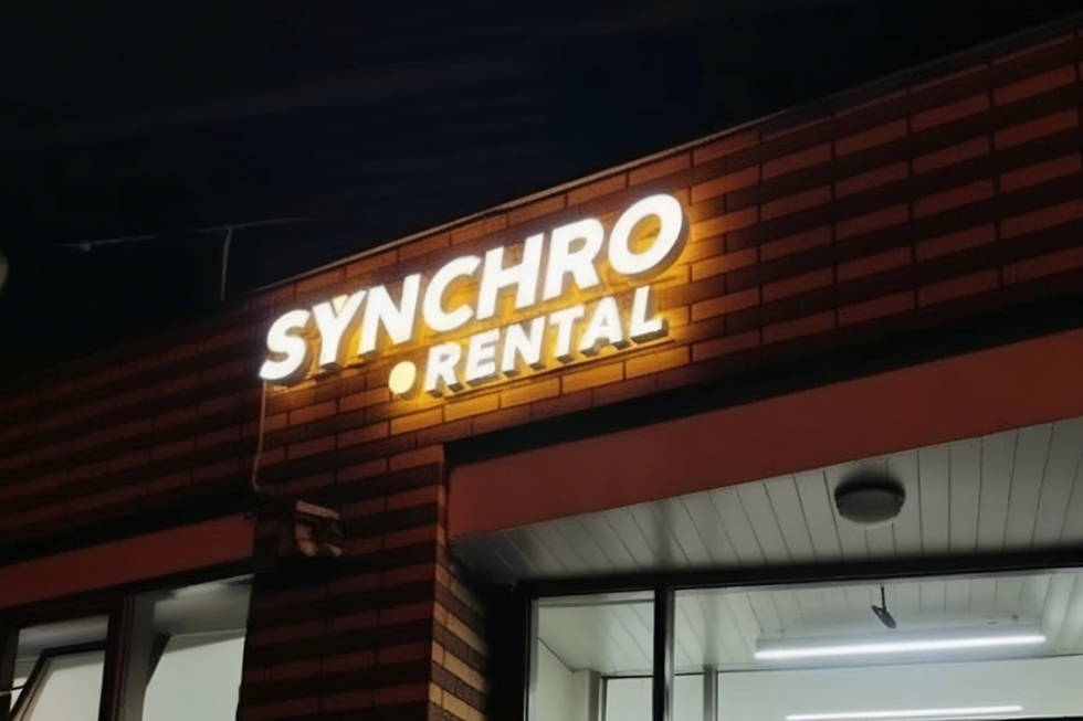 Световая вывеска для компании SYNCHRO RENTAL