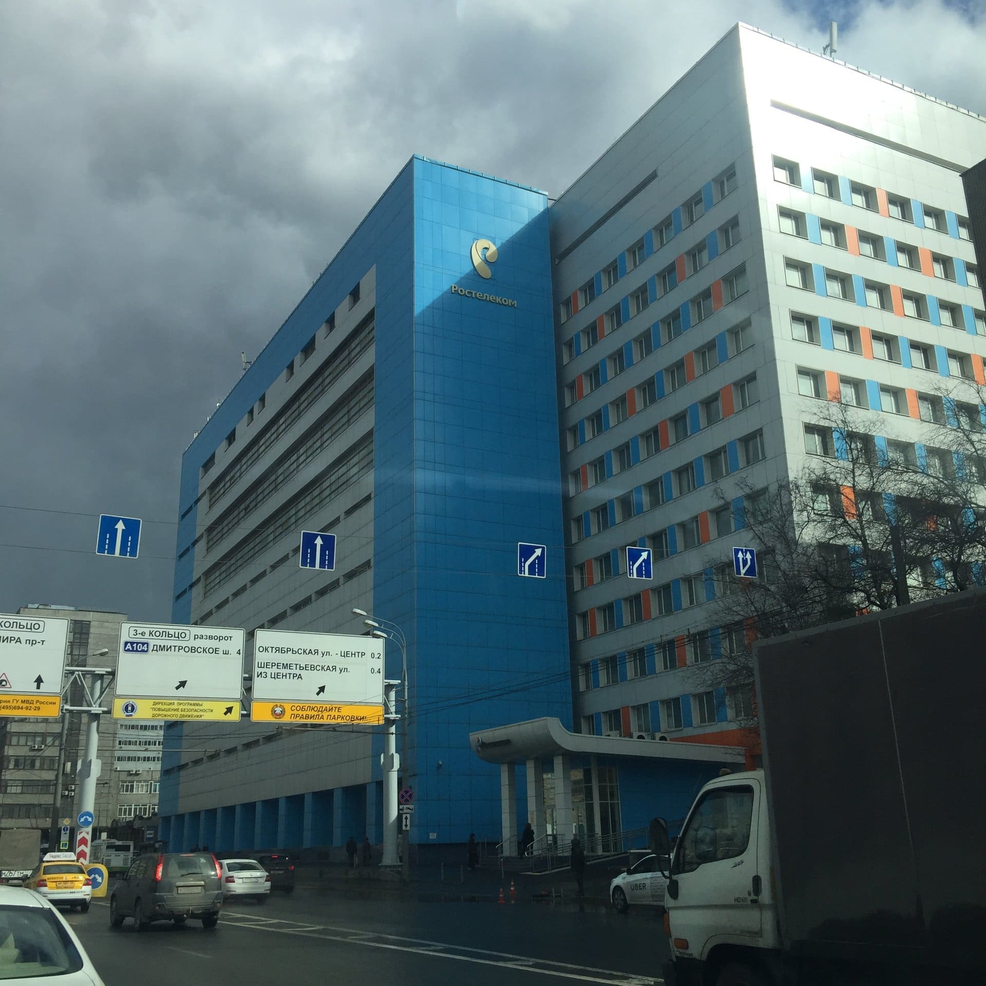 Огромные вывески как эффективные носители наружной рекламы