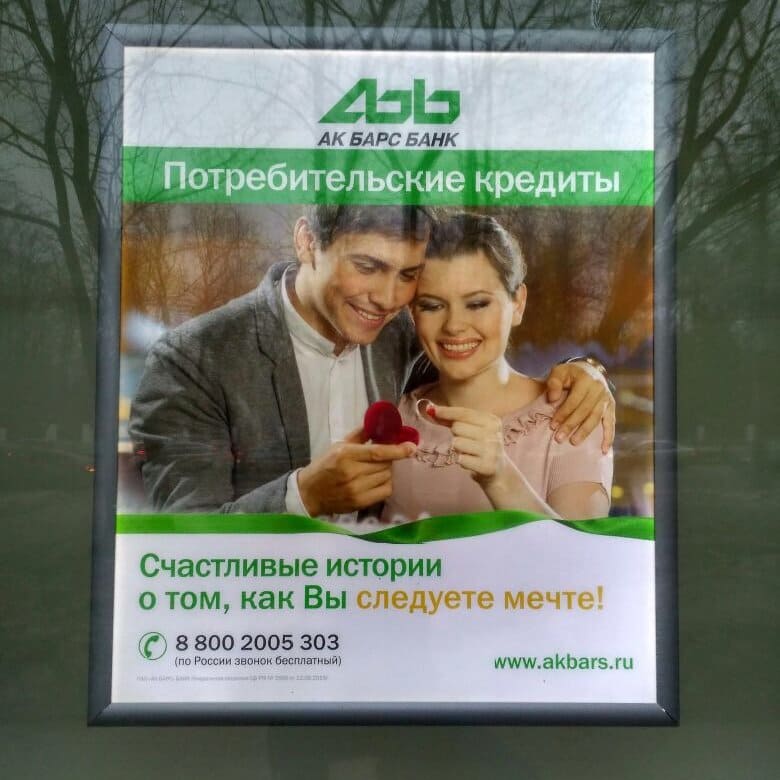 Стеклянные вывески – стильные носители наружной и интерьерной рекламы