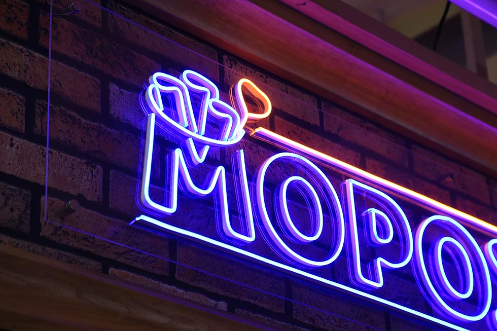 Вывески из гибкого неона. Изготовление неоновых букв и надписей. Монтаж ...